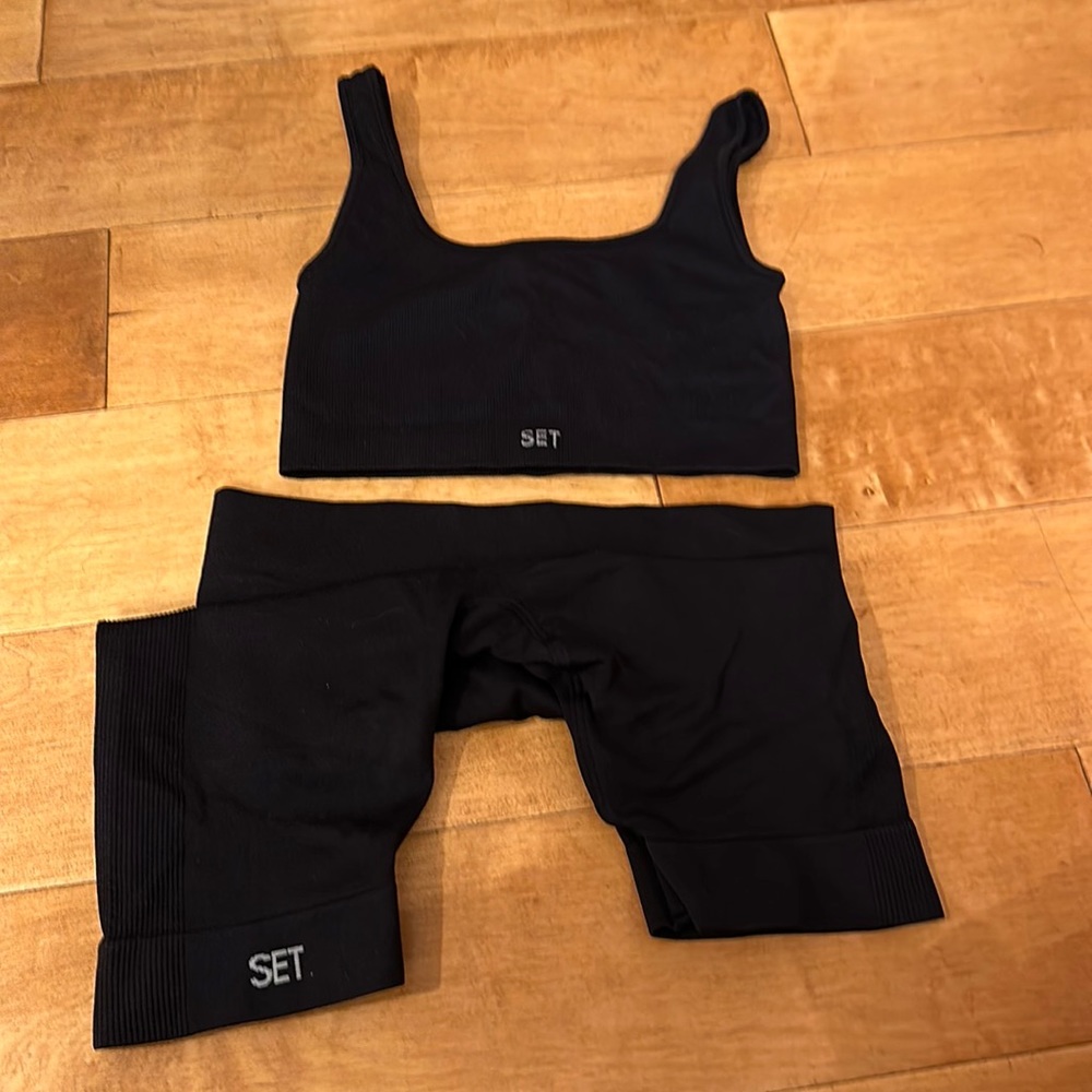 Black Set Active Sports Bra and Bike Shorts - Fits like size small